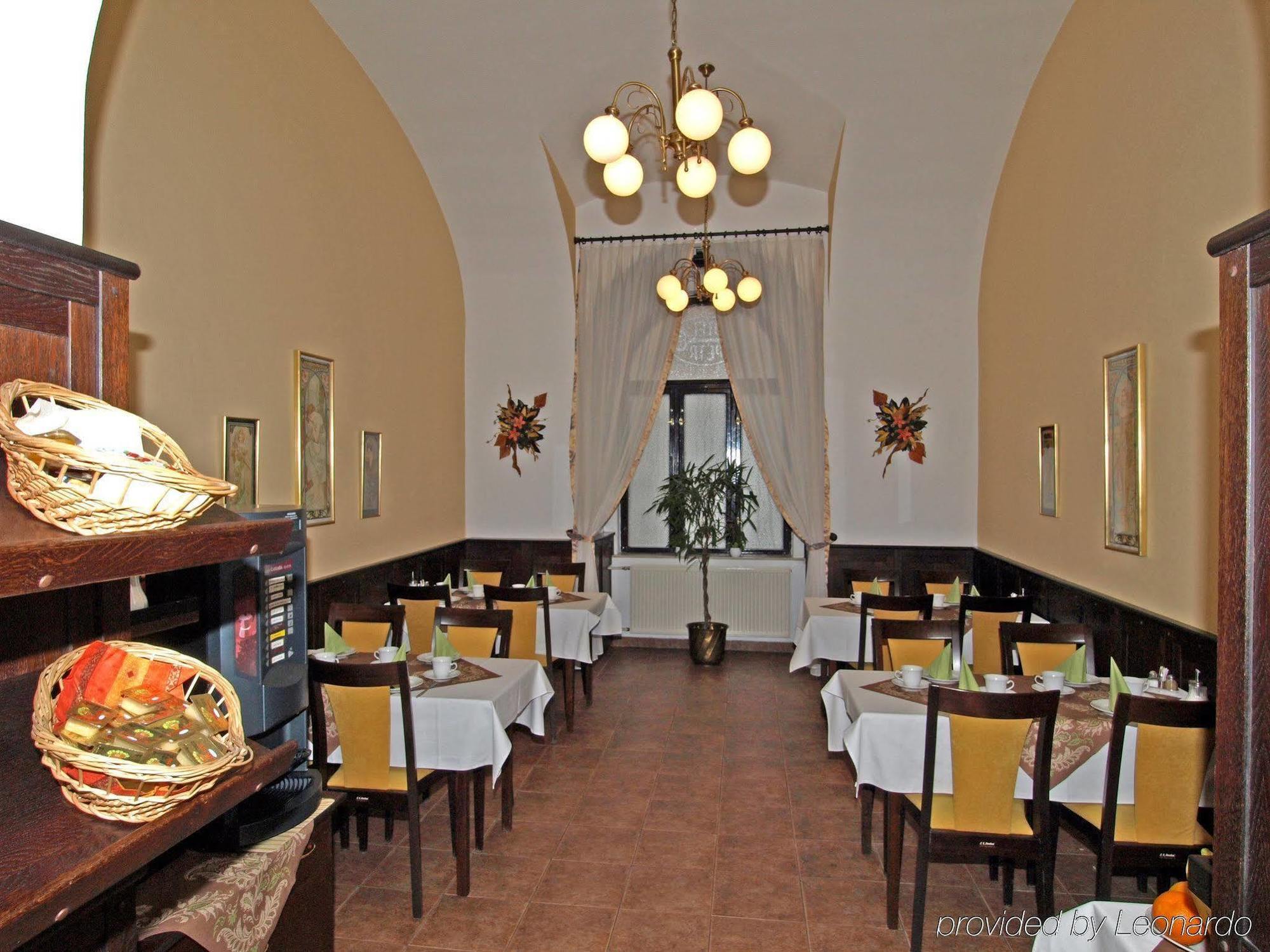 Hotel Petr Prag Restoran fotoğraf